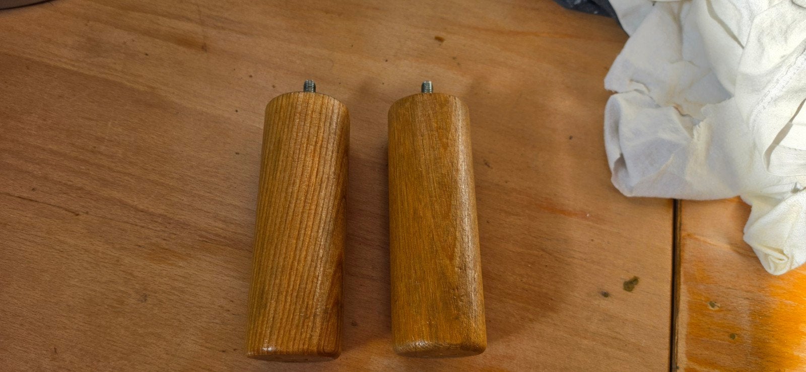 2 stuks houten poten van IKEA, M8 schroefdraad en 15 x 5 cm, Ophalen of Verzenden