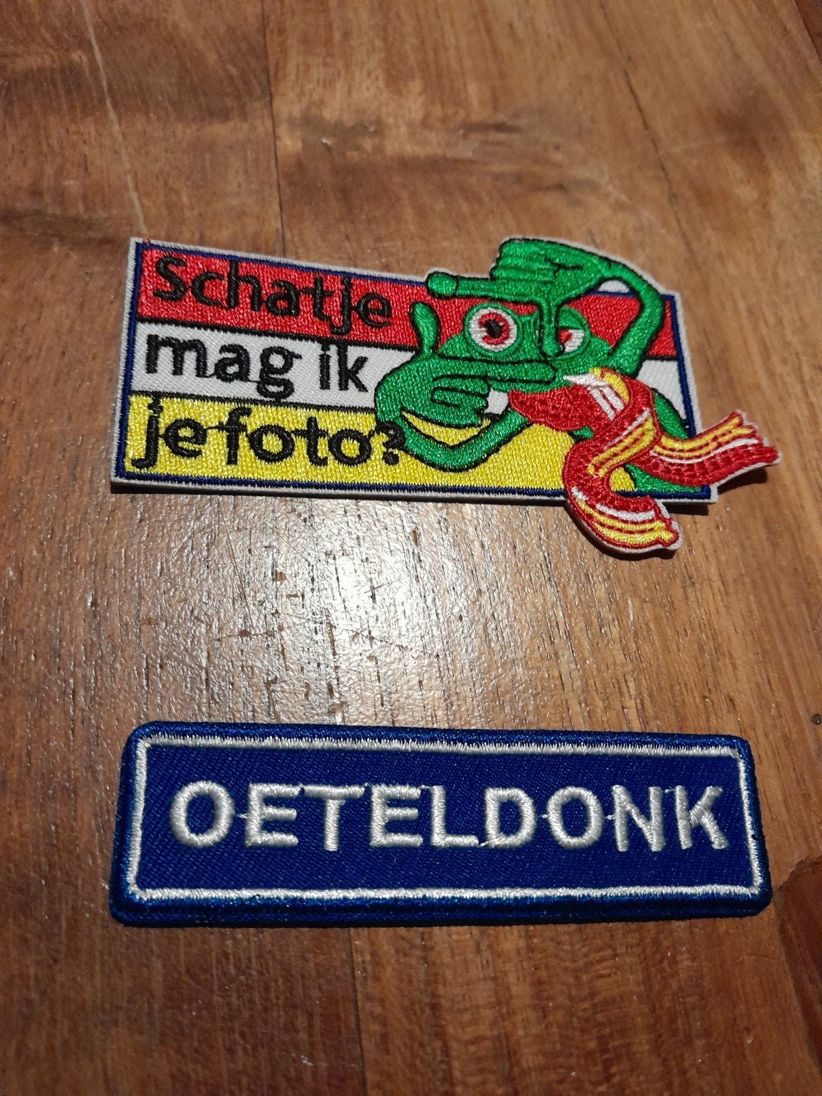 Oeteldonk Kikker en Tekst Patches - Carnaval prijs per stuk, Ophalen of Verzenden, Gebruikt, Meerdere stickers