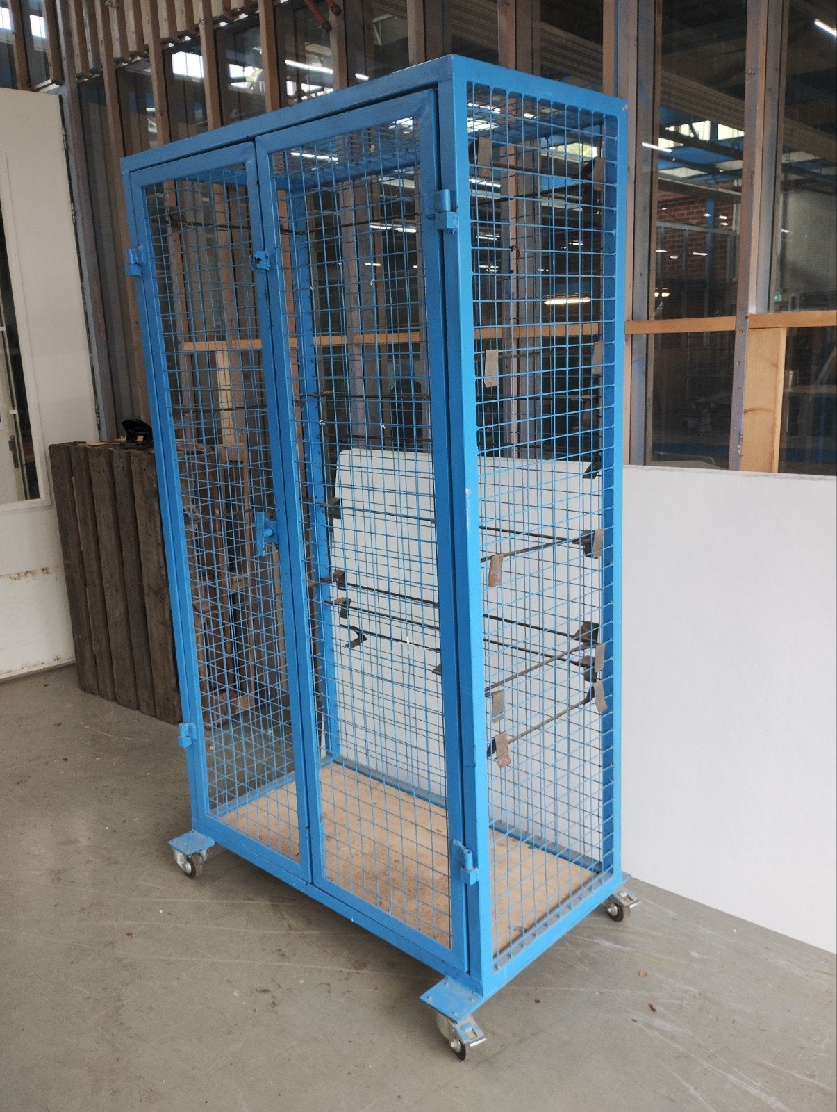 Ijzeren open kast, 100 liter of meer, Ophalen, Transportkar