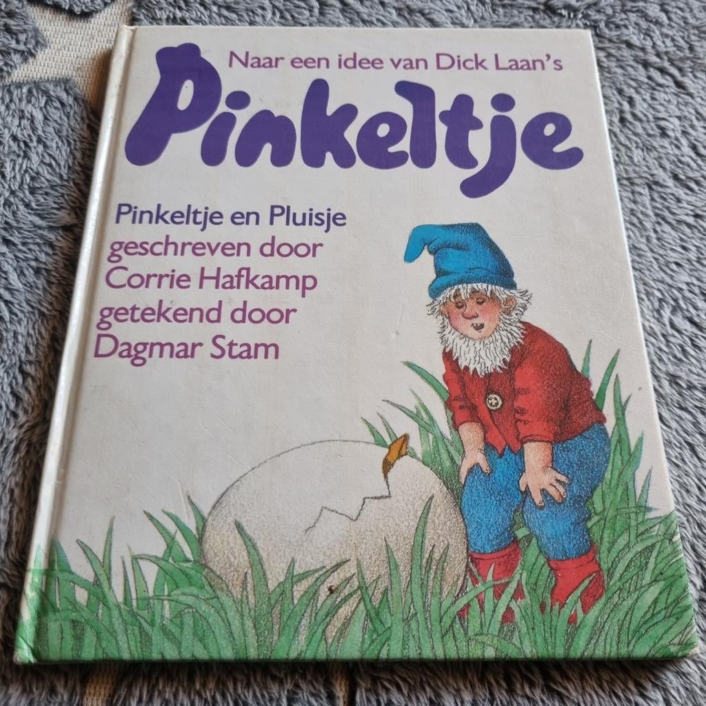 Pinkeltje en Pluisje - Corrie Hafkamp (Kinderboek), Ophalen of Verzenden, Gelezen, Corrie Hafkamp, Fictie algemeen