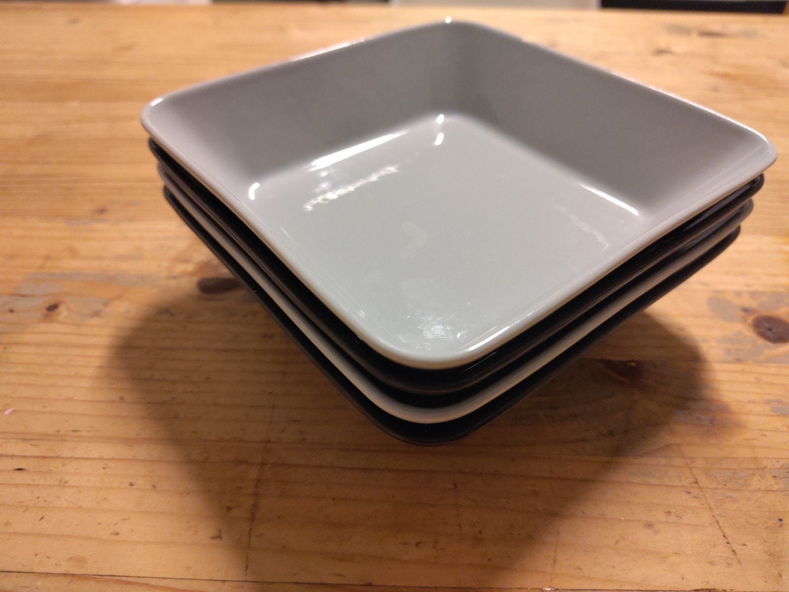 iittala teema schaal vierkant 2x grijs 2x zwart, Gebruikt, Overige merken, Ophalen of Verzenden, Schaal of Schalen