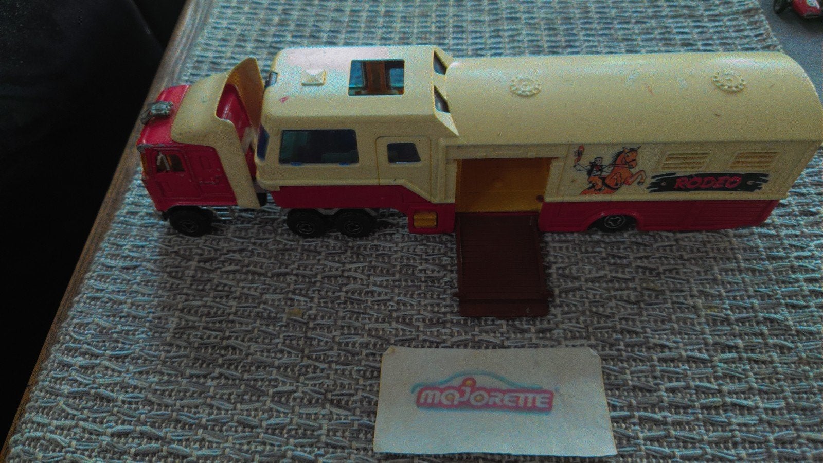 Majorette 3000 serie Rodeo Paardentrailer, Hobby en Vrije tijd, Ophalen of Verzenden, Gebruikt, Bus of Vrachtwagen, Majorette