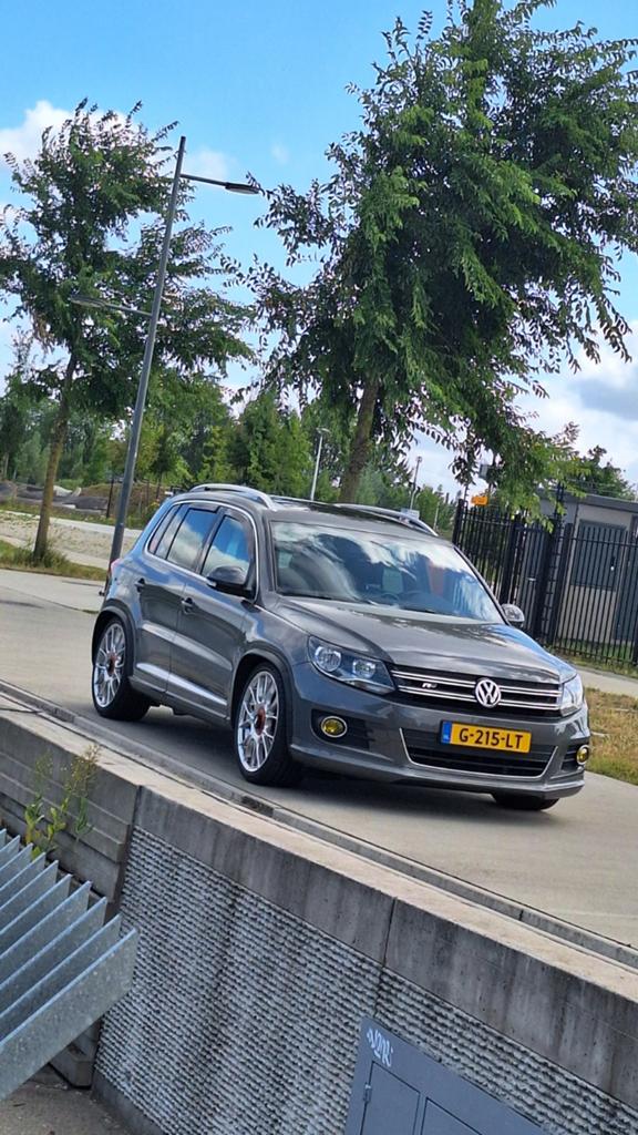 Volkswagen Tiguan R line 1.4 tsi 2013 Grijs, Auto's, Voorwielaandrijving, 15 km/l, Zwart, 4 cilinders