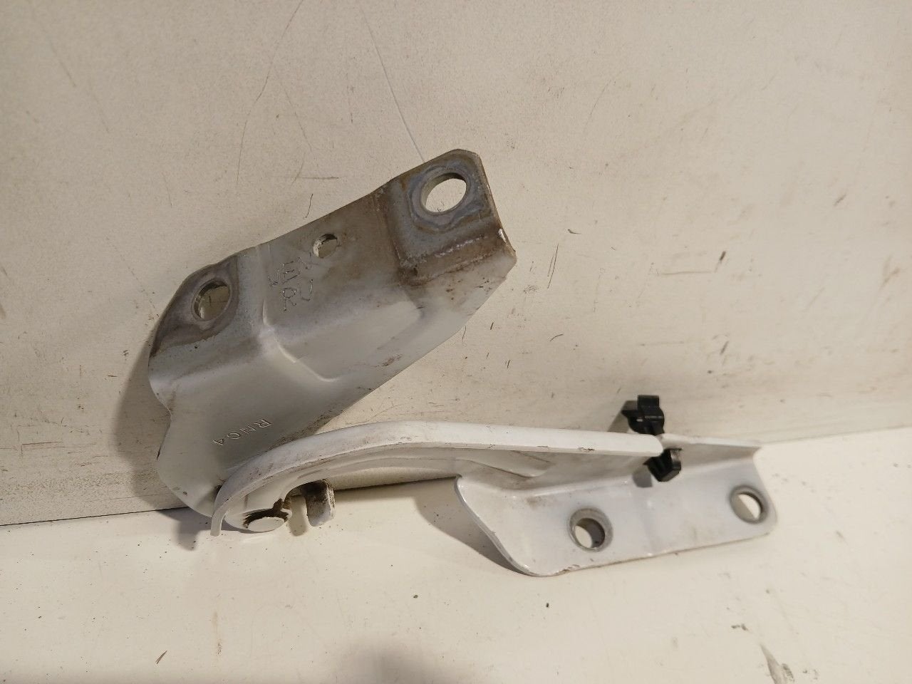 Scharnier Mitsubishi Outlander, Onderdelen@venauto.nl, Van der Ven Autorecycling B.V., Gebruikt, Ettenseweg 76, 4706 PB Roosendaal, The Netherlands