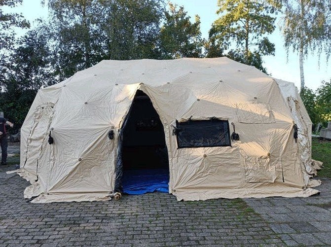 Grote beige Amerikaanse dome legertent (2x kort opgezet), Ophalen, Zo goed als nieuw, Meer dan 6