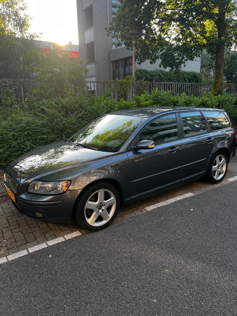 Volvo V50 2.4 170PK 2004 Grijs, Auto's, Volvo, Voorwielaandrijving, 1362 kg, 700 kg, Origineel Nederlands