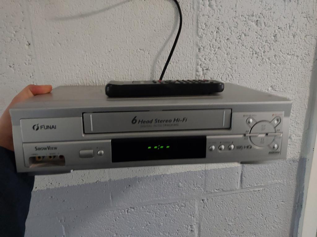 Funai 25A-664 VHS-speler met afstandsbediening, Ophalen of Verzenden, Gebruikt, VHS-speler of -recorder
