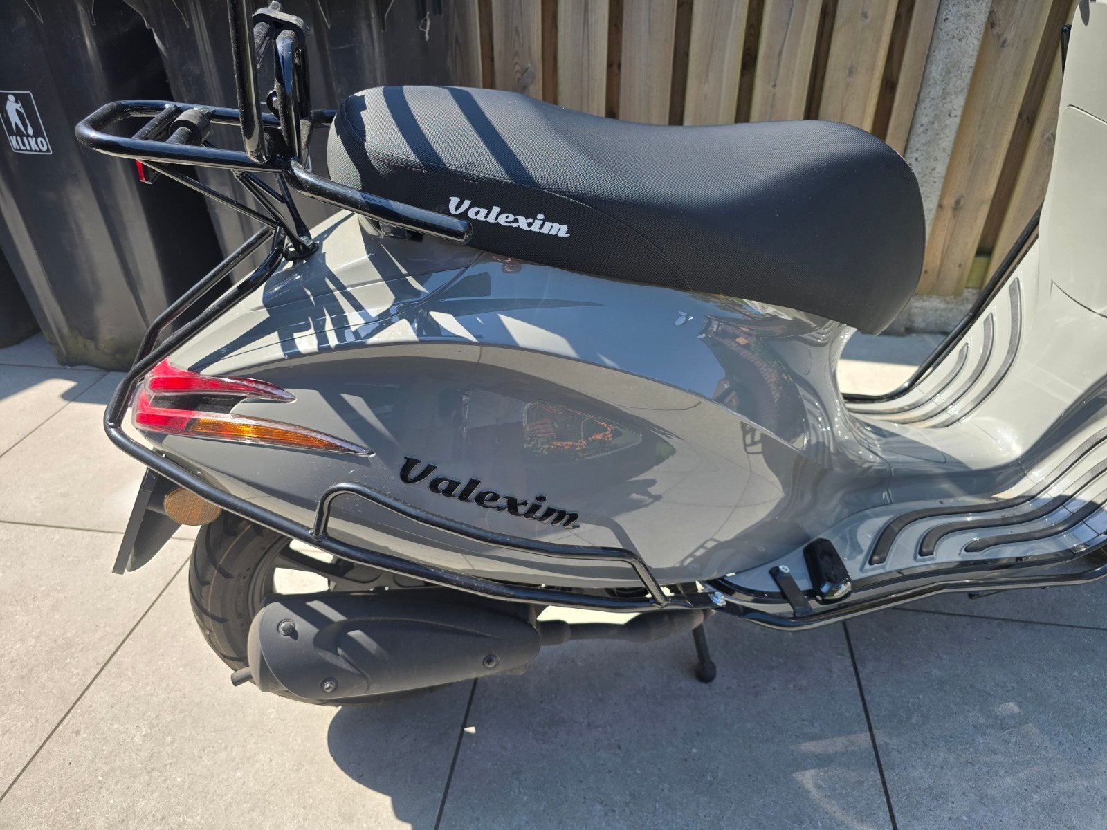 Valexim opgevoerde scooter te koop 6 maanden, Fietsen en Brommers, Scooters | Piaggio, Ophalen, Zo goed als nieuw, Benzine, Overige modellen