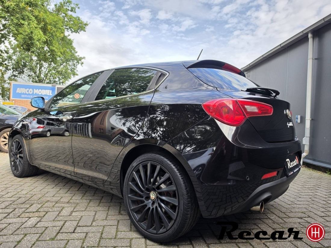 Alfa Romeo Giulietta - 1.4 T Distinctive/Leer/StoelVrw/Clima, Auto's, Voorwielaandrijving, Euro 5, Metallic lak, Gebruikt