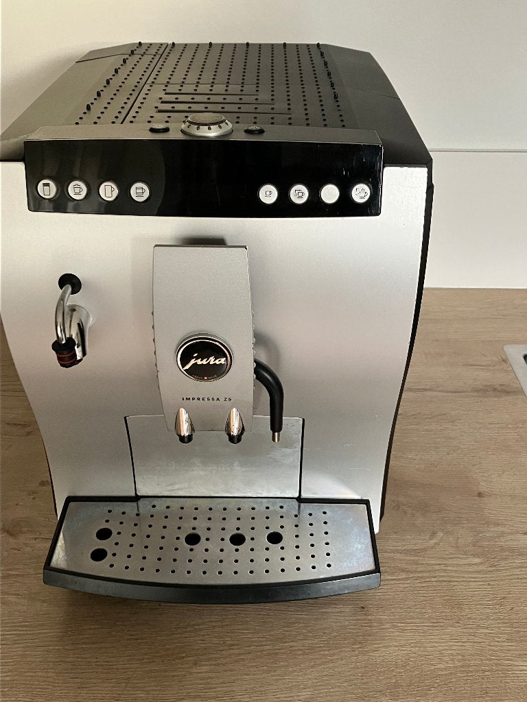 jura impressa z5 voor onderdelen of reparatie, Witgoed en Apparatuur, Koffiezetapparaten, 10 kopjes of meer, Ophalen, Koffiemachine