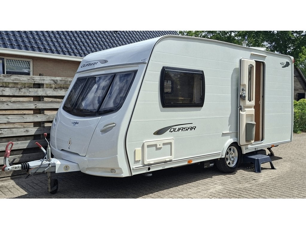 Caravan Lunar Quasar 452, Bouwjaar 2013, Als nieuw!!!, Overige merken, Standaardzit, 2 aparte bedden, Tot en met 2