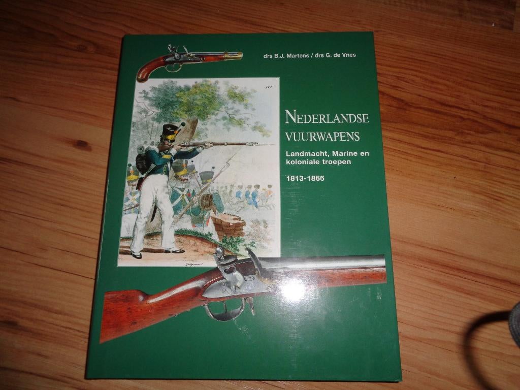 Nederlandse vuurwapens Martens De Vries, Verzamelen, Verzenden, Landmacht, Nederland, Boek of Tijdschrift