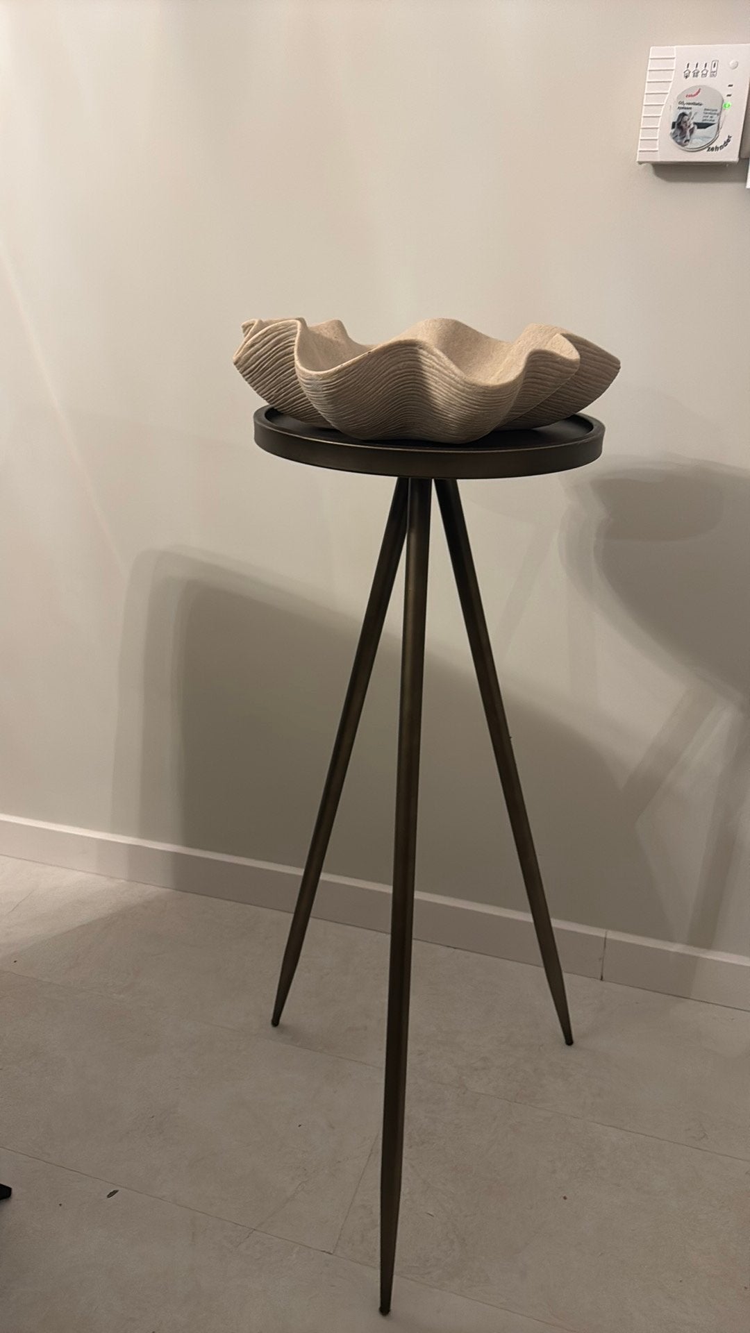 Bronzen bijzettafel van metaal/staal - 80cm hoog, Ophalen, Metaal of Aluminium, Rond, Zo goed als nieuw