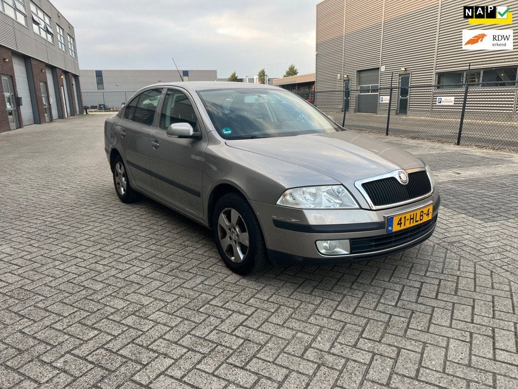 Skoda Octavia 1.6 Ambiente|Airco, Auto's, Voorwielaandrijving, Gebruikt, 4 cilinders, Beige