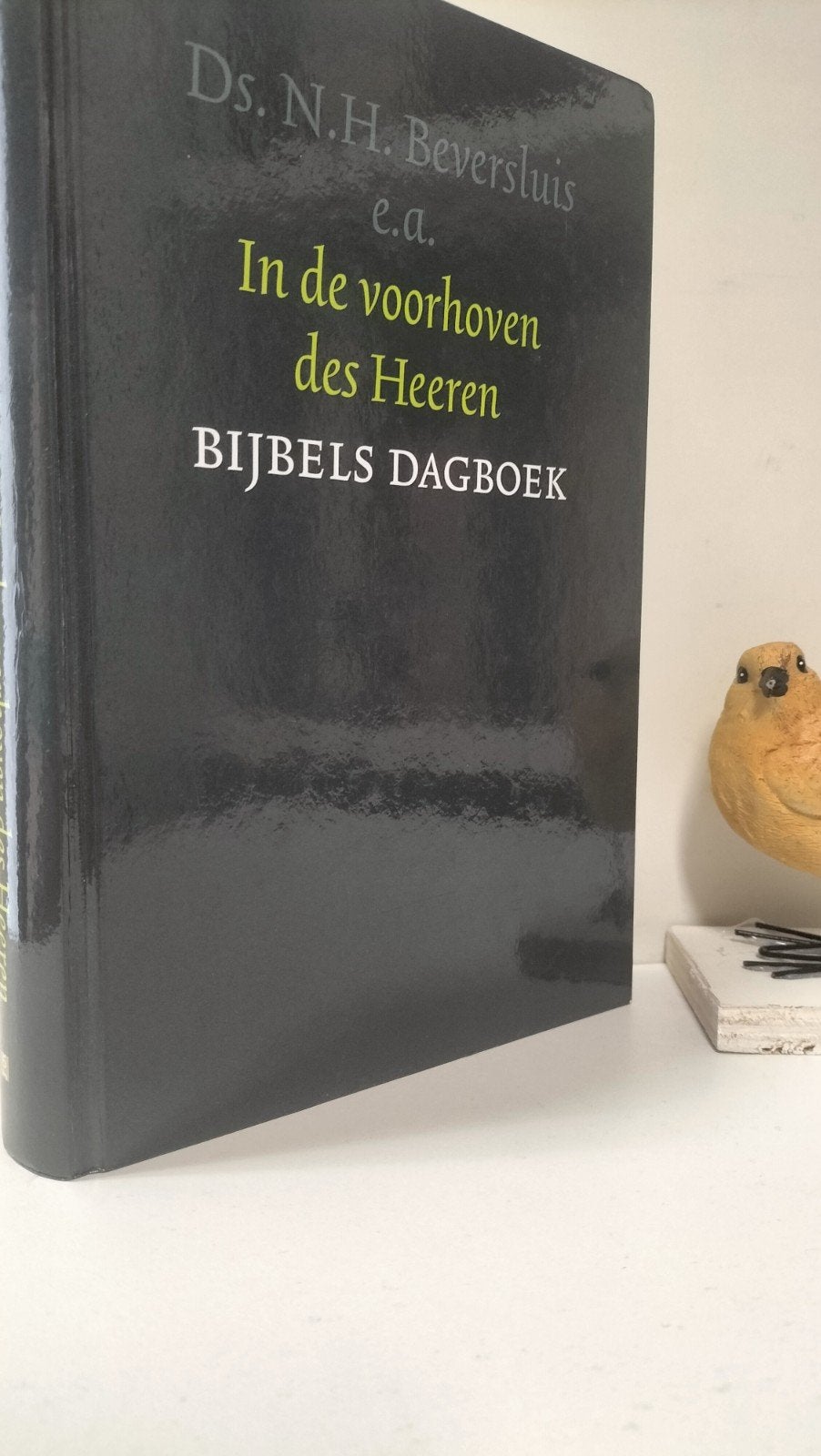 Beversluis, Ds. N.H.; In de voorhoven des Heeren (Bijbels da, Ophalen of Verzenden, Gelezen, Christendom | Protestants