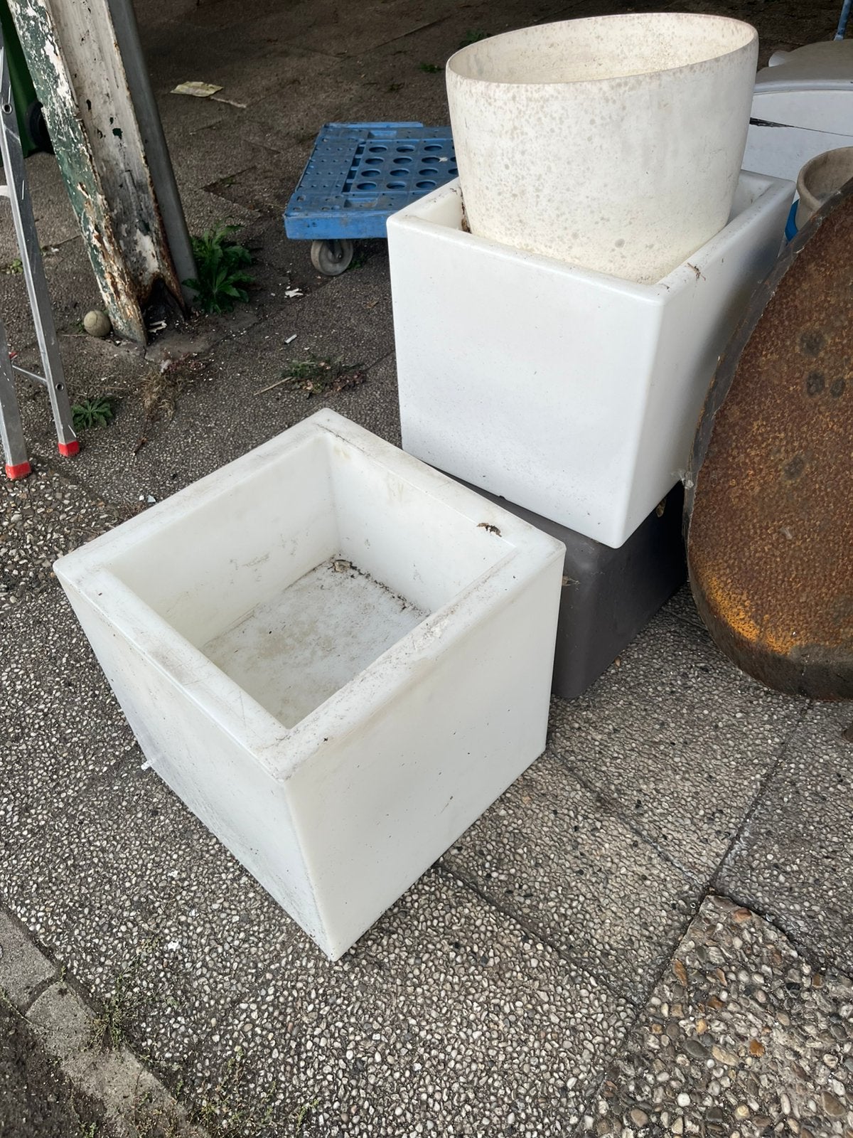 Grote kunststof bloembakken, Tuin en Terras, Ophalen, Zo goed als nieuw, Rond, Kunststof