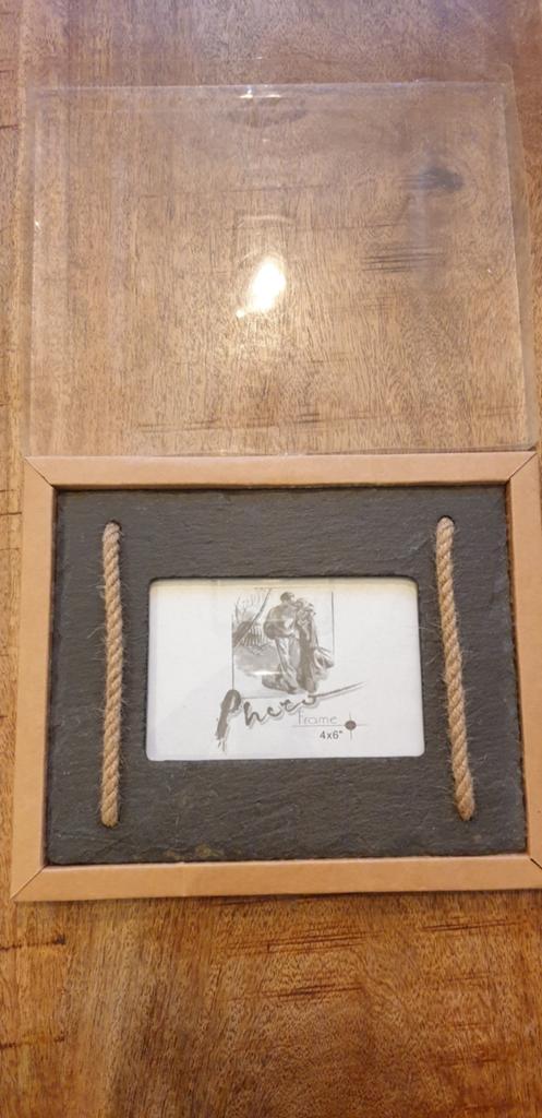 Nieuwe stenen fotolijst met touwdecoratie, Ophalen of Verzenden, Nieuw, Overige materialen
