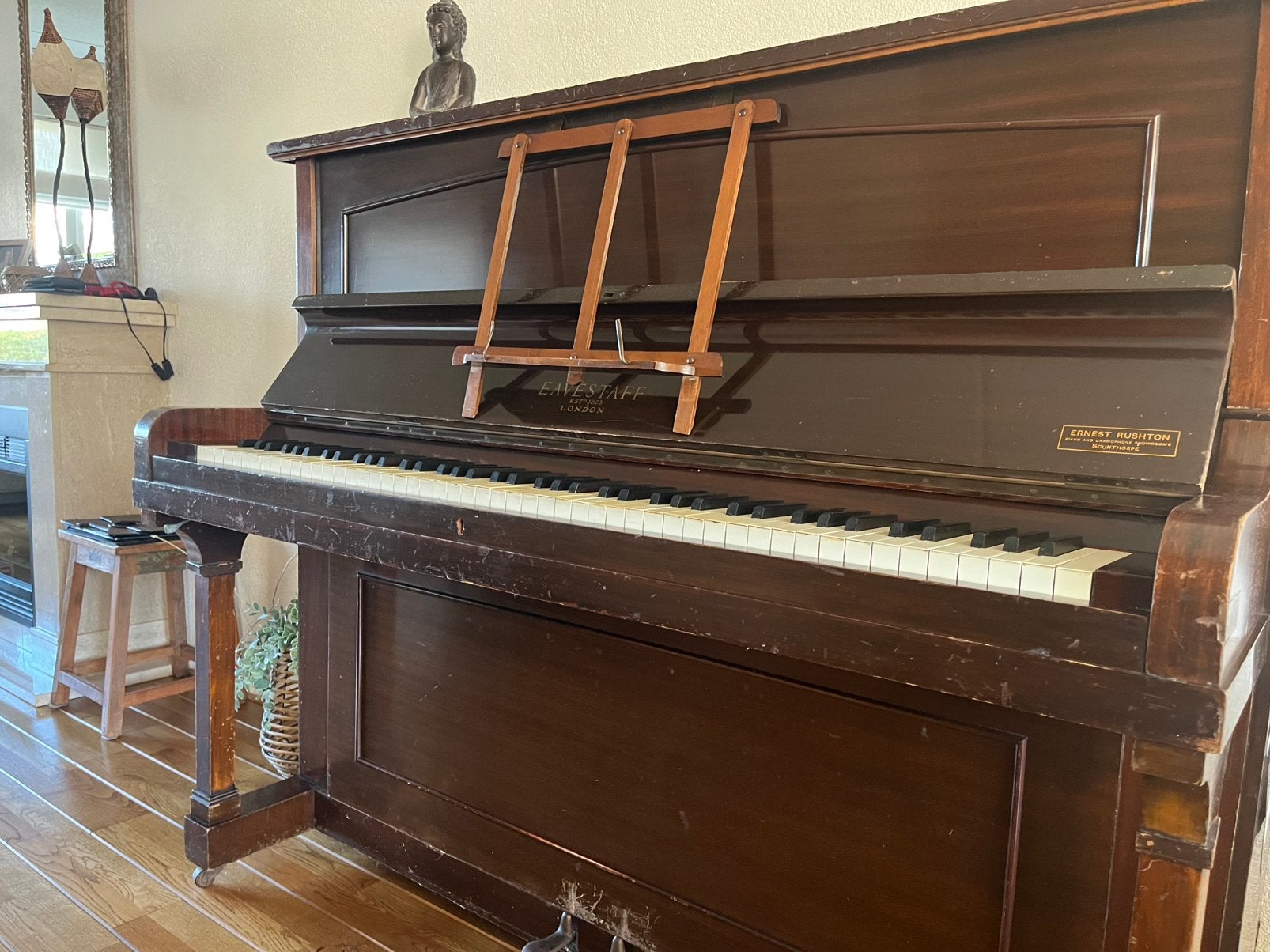 Gratis antieke Eavestaff piano, Muziek en Instrumenten, Piano's, Ophalen, Gebruikt, Bruin, Piano