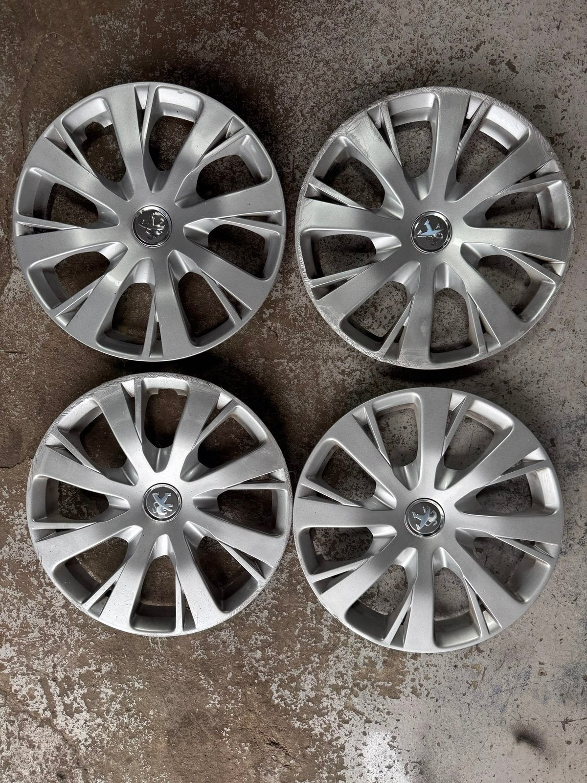 Peugeot 15 inch wieldoppen, Ophalen of Verzenden, Zo goed als nieuw