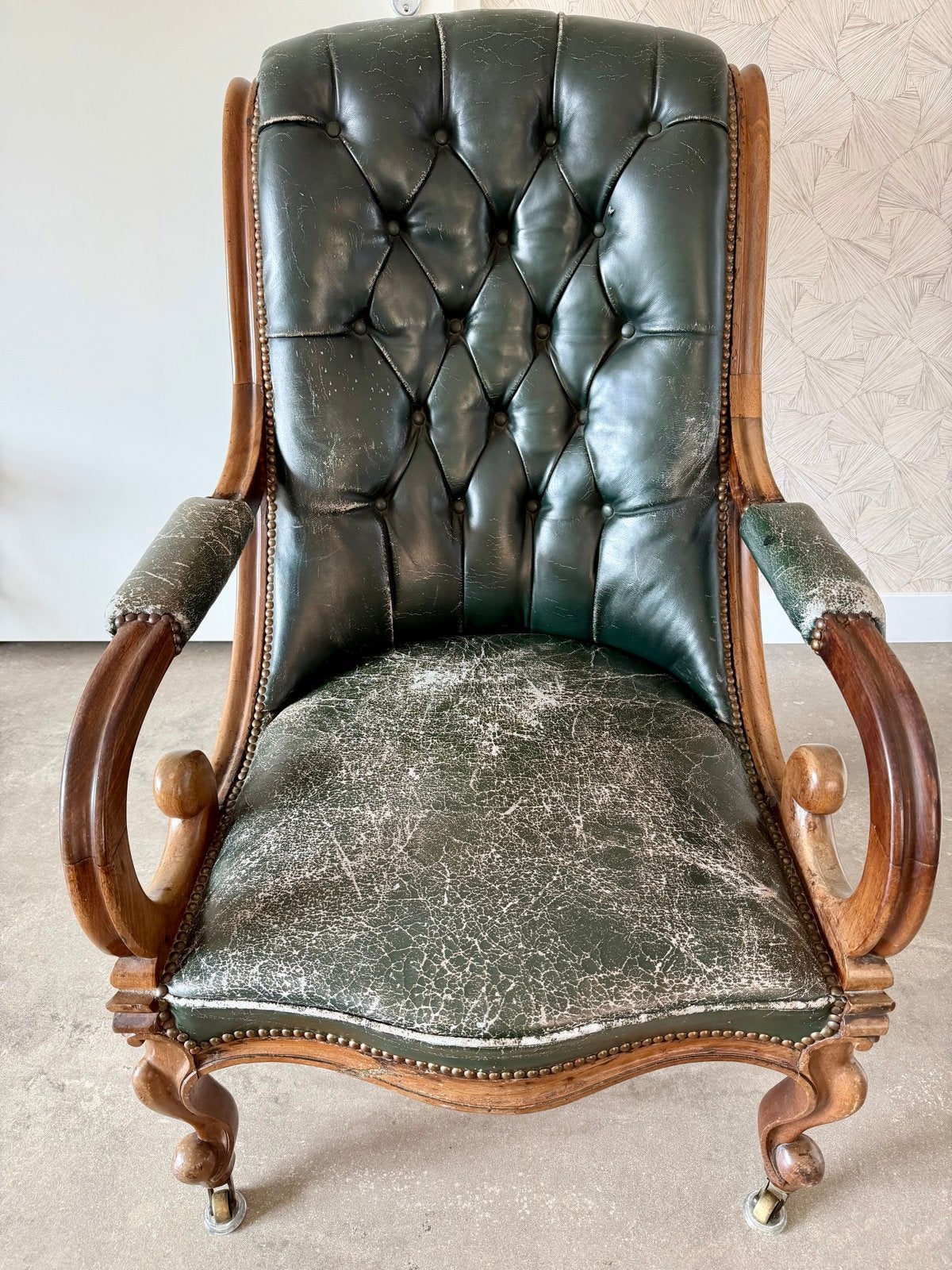 Antieke Groene Leren Chesterfield Fauteuil Victoriaanse Stij, Ophalen