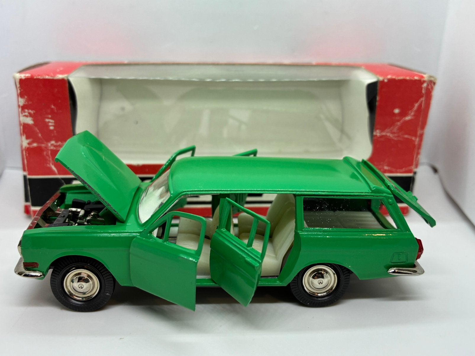 Volga 24.02 Combi (Type GAZ M24.02) 1976 - NovoExport, Ophalen of Verzenden, Nieuw, Auto, Overige merken