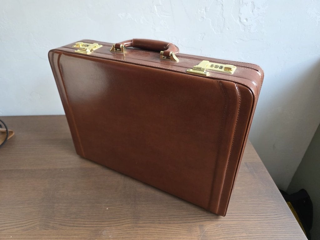 Nieuwe Tassia aktetas / diplomatenkoffer cognac bruin, Sieraden, Tassen en Uiterlijk, Nieuw, Ophalen of Verzenden, Minder dan 35 cm