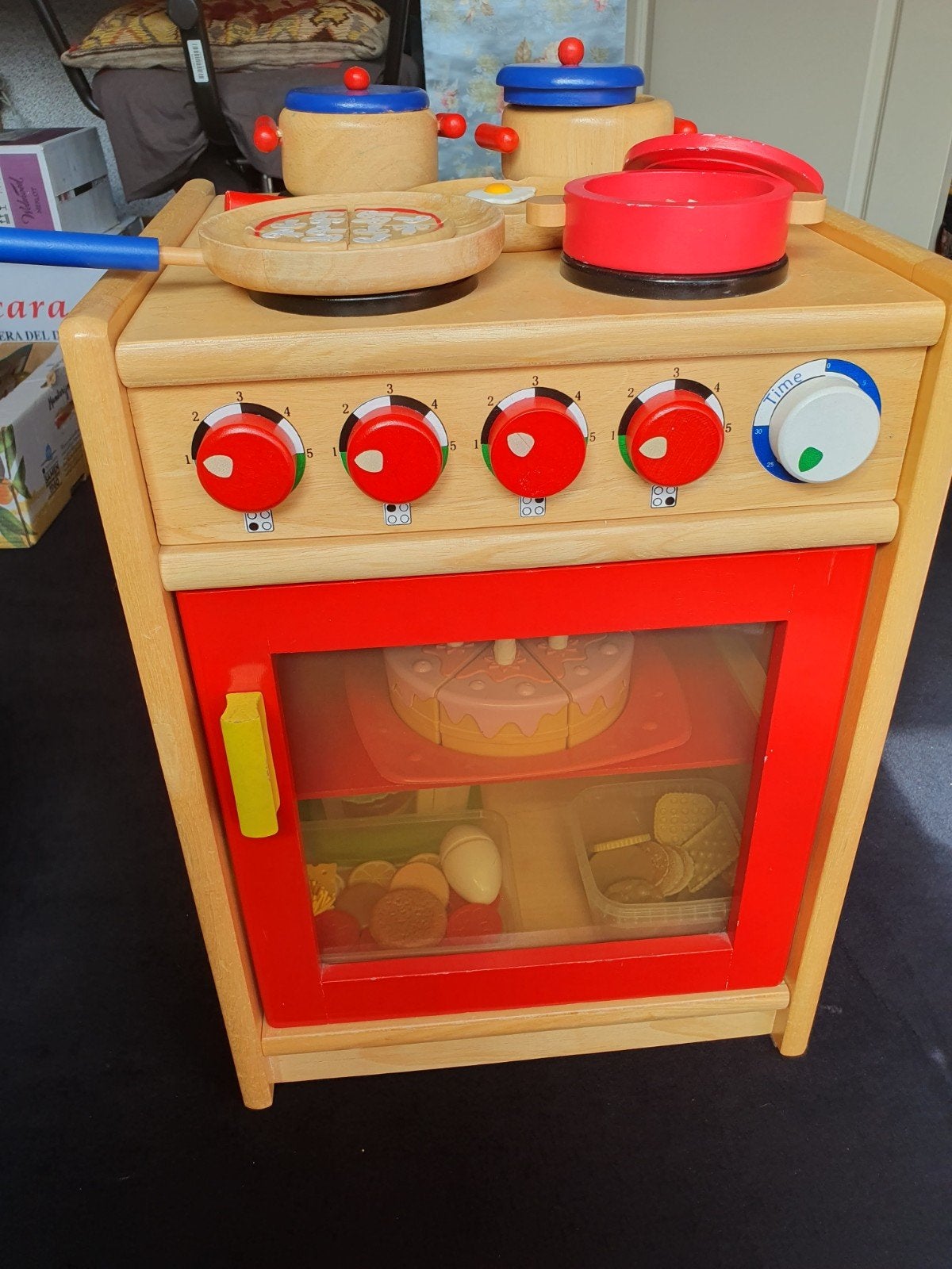 houten keukentje met houten pannen en veel extra's.  €25, Ophalen
