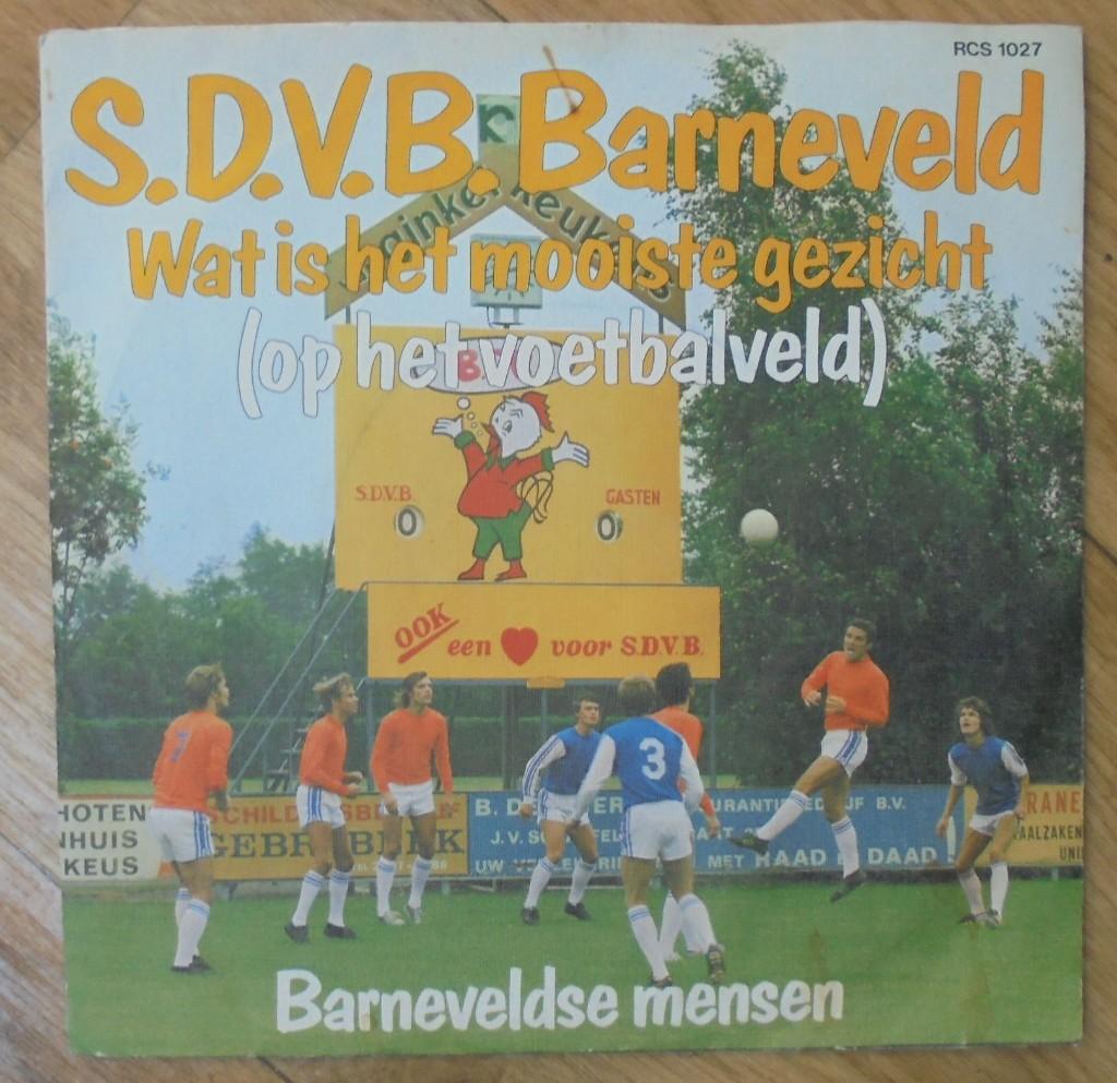 VOETBAL SINGLE oude 45 toeren plaatje SDVB Barneveld, Ophalen of Verzenden, Gebruikt, Overige binnenlandse clubs, Overige typen