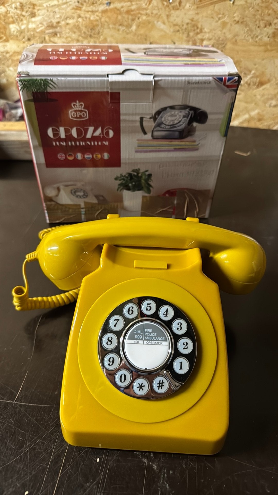Retro telefoon mosterdgeel met druktoetsen, Telecommunicatie, Ophalen of Verzenden, Zo goed als nieuw, Met draaischijf