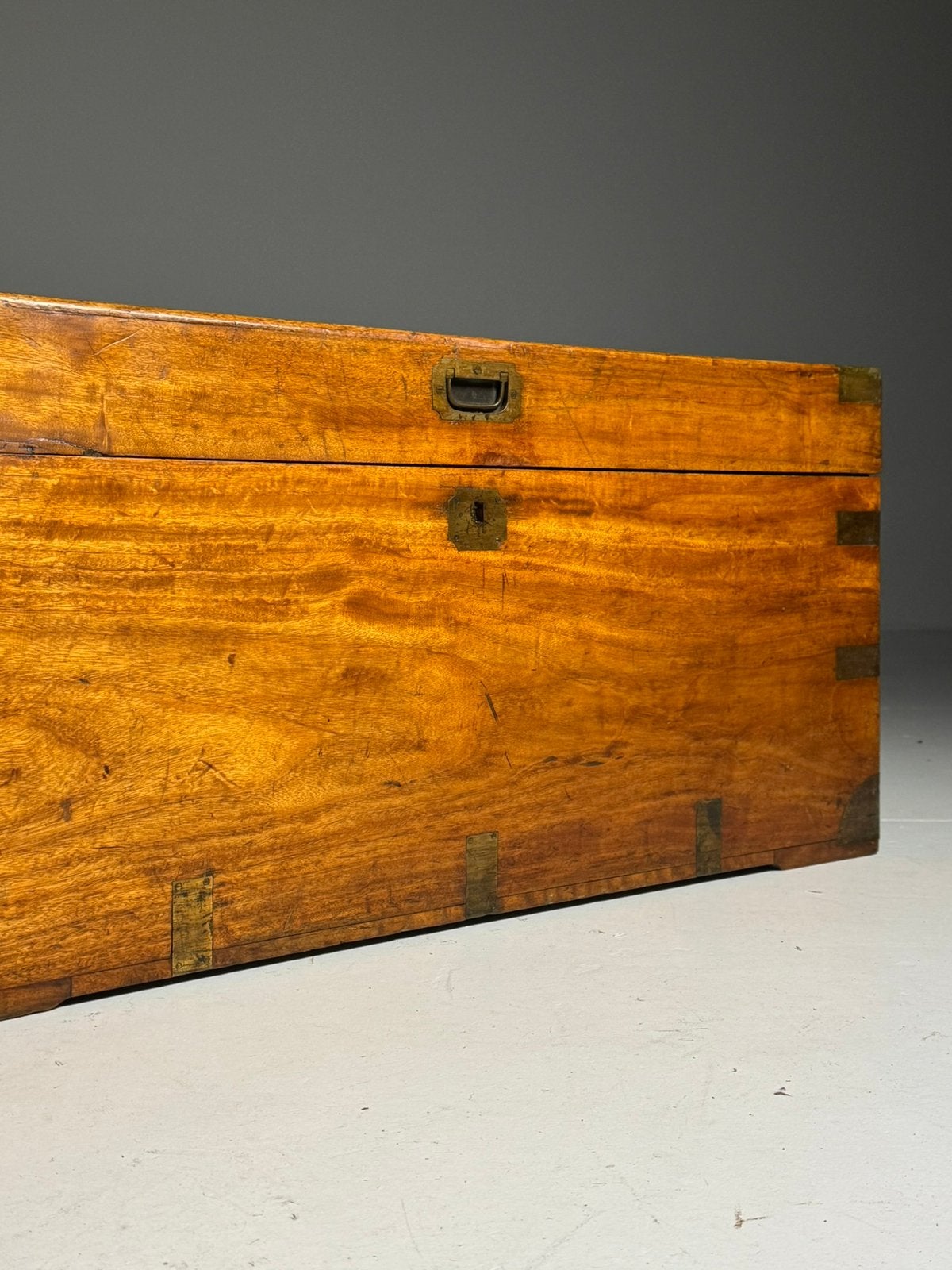 Campaign kist camfer 19e eeuw, Minder dan 50 cm, Ophalen of Verzenden, A, A