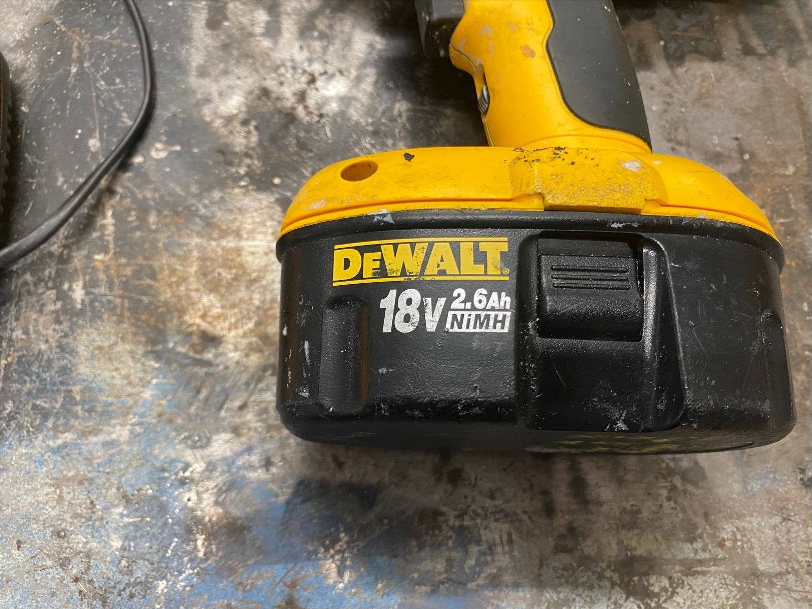DeWalt DC547 Kitspuit 18V met Accu en Lader, Doe-het-zelf en Verbouw, Gereedschap | Handgereedschap, Ophalen of Verzenden, Gebruikt