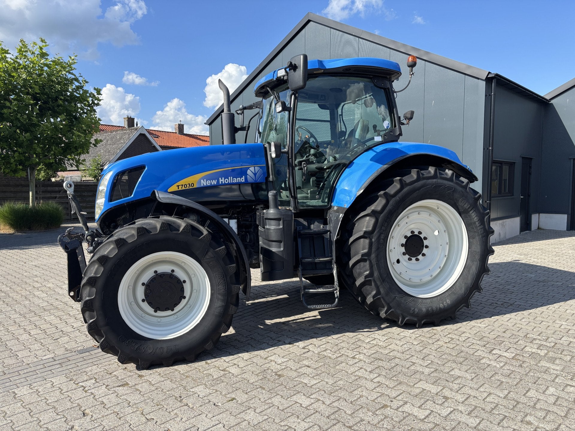 New Holland T7030 PowerCommand. Fronthef, Vooras vering, 40k, Zakelijke goederen, De Jong Auto & Machines, Gebruikt, Opper Haudmare 32
9241HR  WIJNJEWOUDE, NL