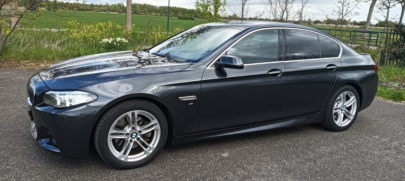 BMW 5-Serie 2.0 520I Executive M-sport AUT 184 PK 2015 Grijs, Auto's, Automaat, Achterwielaandrijving, 4 cilinders, 2000 kg