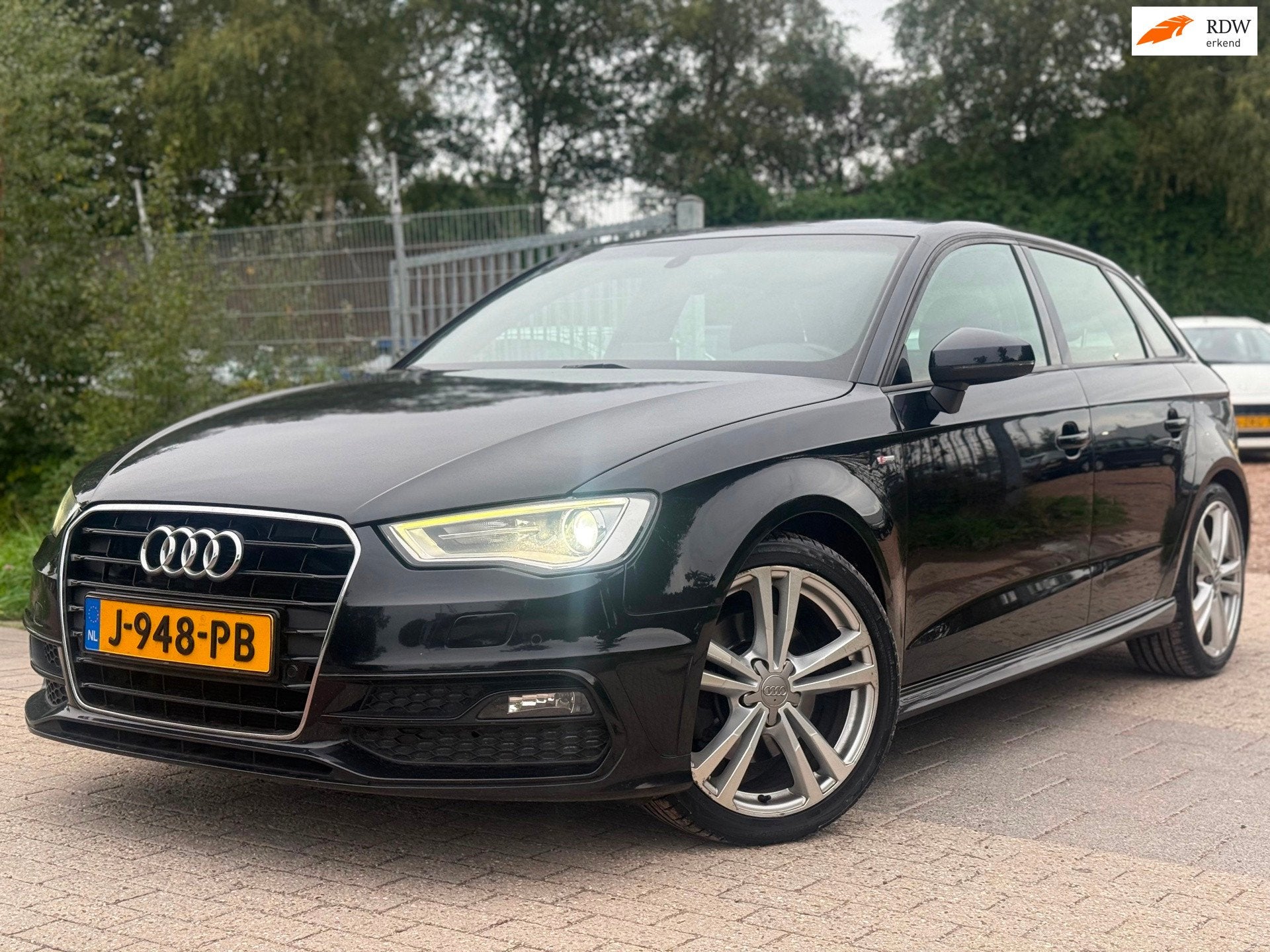 Audi A3 Sportback 1.8 TFSI Ambition Pro Line S AUTOMAAT, Gebruikt, 4 cilinders, Leder en Stof, Zwart