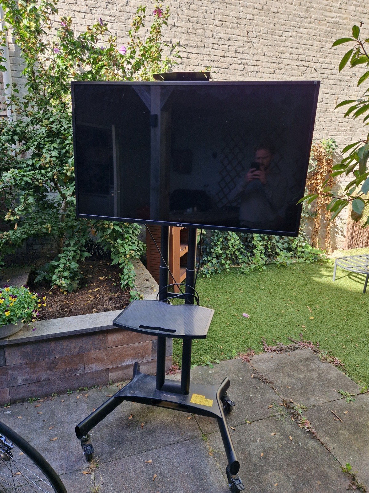 LG TV 47inch met rijdende standaard, Audio, Tv en Foto, Ophalen, 50 Hz, Zo goed als nieuw, 100 cm of meer