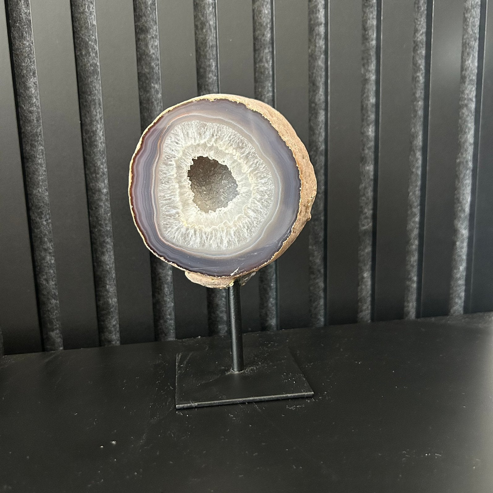 Agaat schijf op metalen standaard – Natuursteen decoratie, Sieraden, Tassen en Uiterlijk, Edelstenen, Ophalen, Zo goed als nieuw