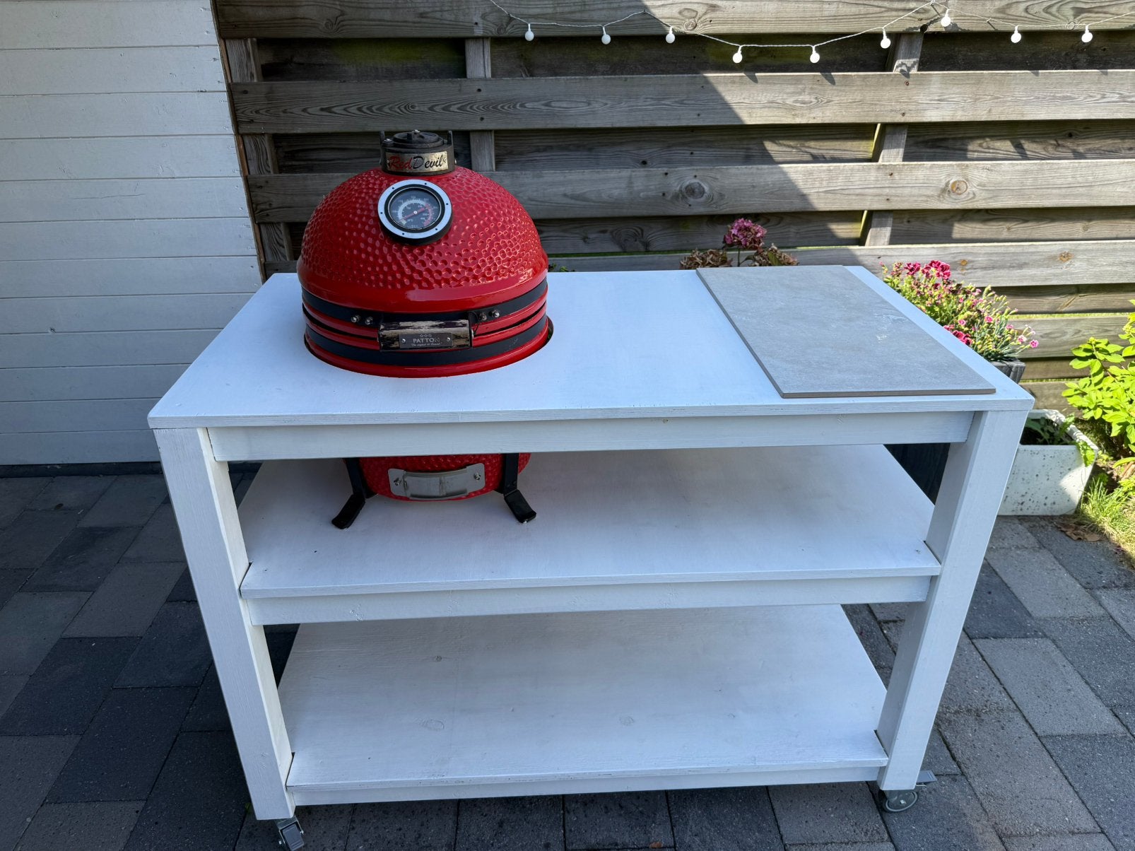 Egg barbecue met verrijdbare werkbank, Tuin en Terras, Ophalen, Zo goed als nieuw, Houtskool