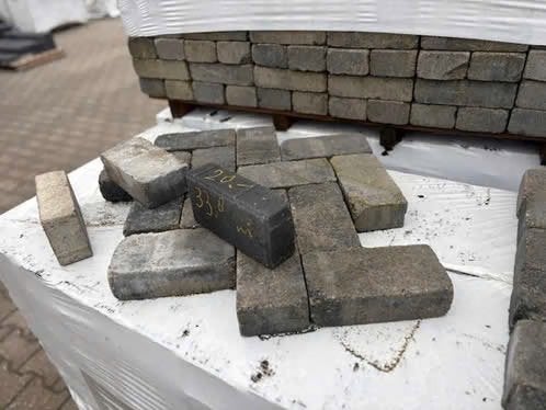 antieke trommel beton straatsteen 6 cm oud Dokkum, Ophalen of Verzenden, Beton, 10 m² of meer, Overige typen