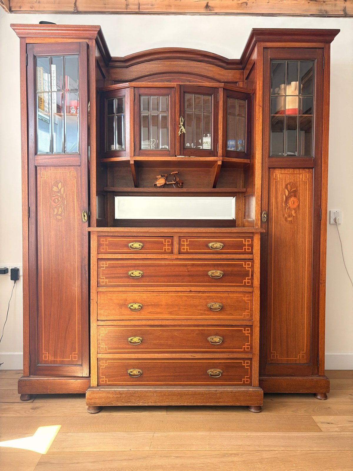 Antieke Art Nouveau Buffetkast met Lades en Vitrines, Antiek en Kunst, Ophalen