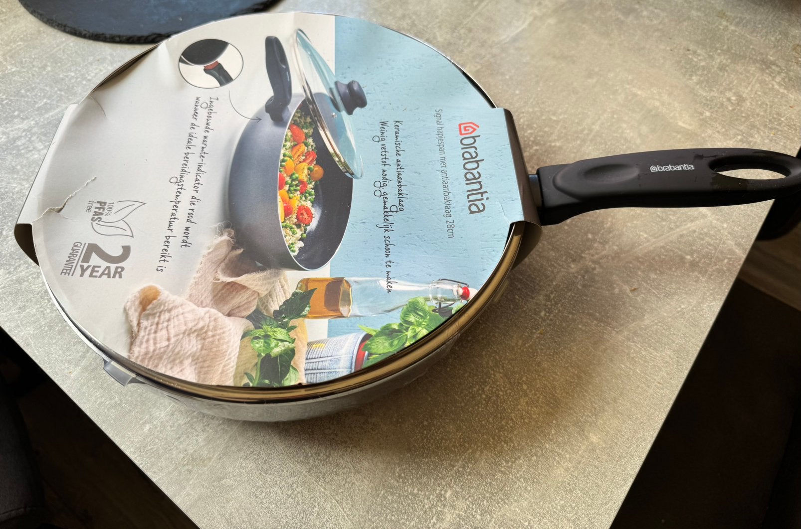 Brabantia Hapjespan 28cm met Keramische Antiaanbaklaag, Koekenpan, Nieuw, Ophalen of Verzenden, Rvs