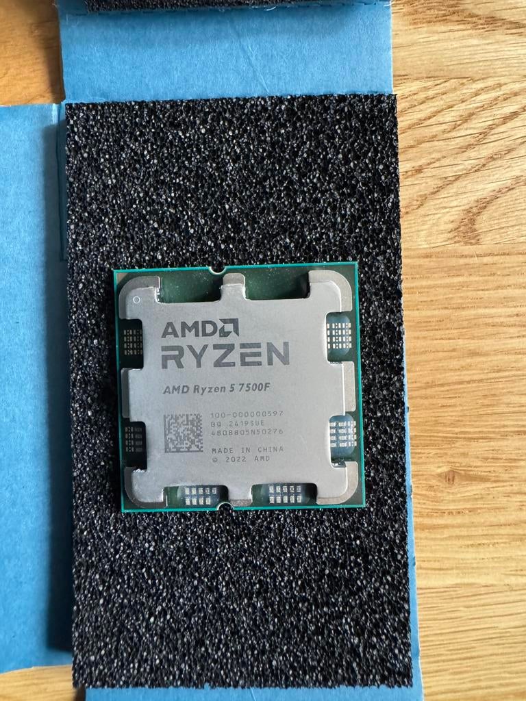 AMD CPU Ryzen 5 7500F, Computers en Software, Processors, Ophalen of Verzenden, Zo goed als nieuw