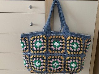 Jaren 60 damestas granny squares blauw groen geel nieuw, Ophalen of Verzenden, Nieuw, Overige kleuren, Handtas