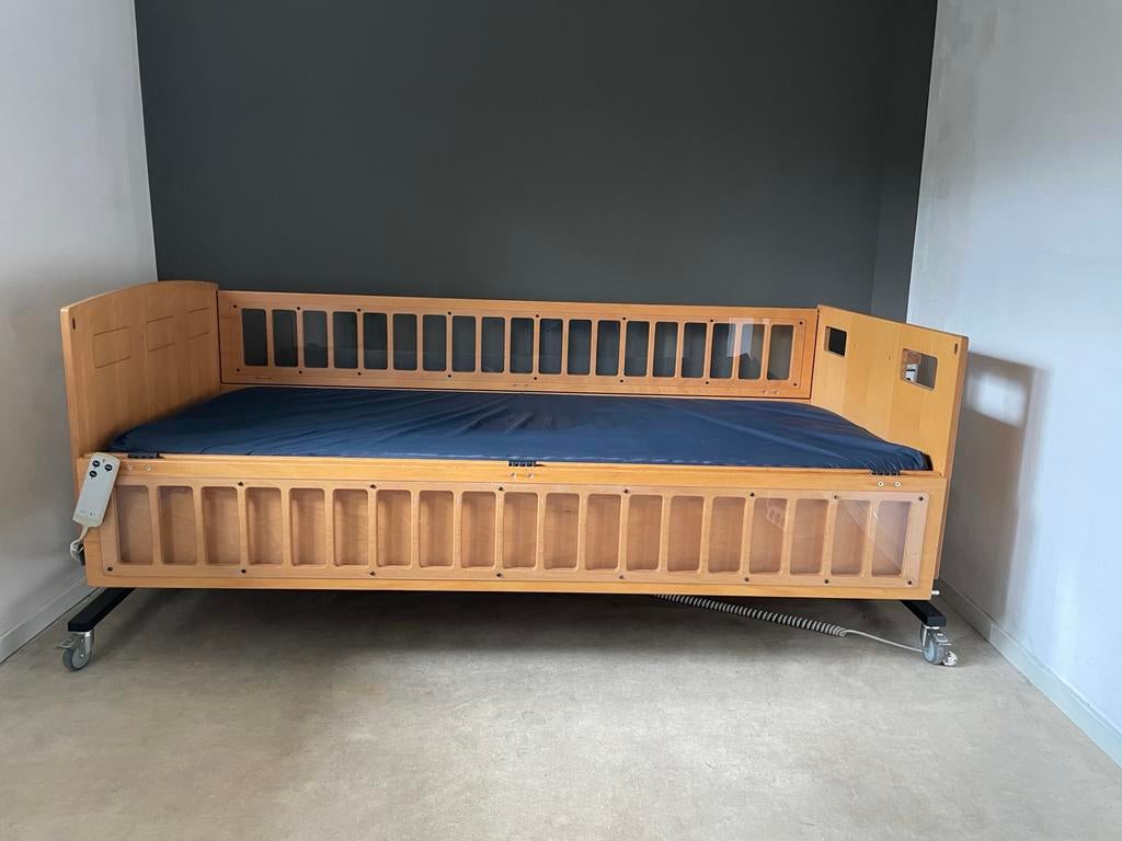 Hoog-laag bed (elektrisch verstelbaar) incl. matras, Ophalen, Verstelbaar, 90 cm, Eenpersoons