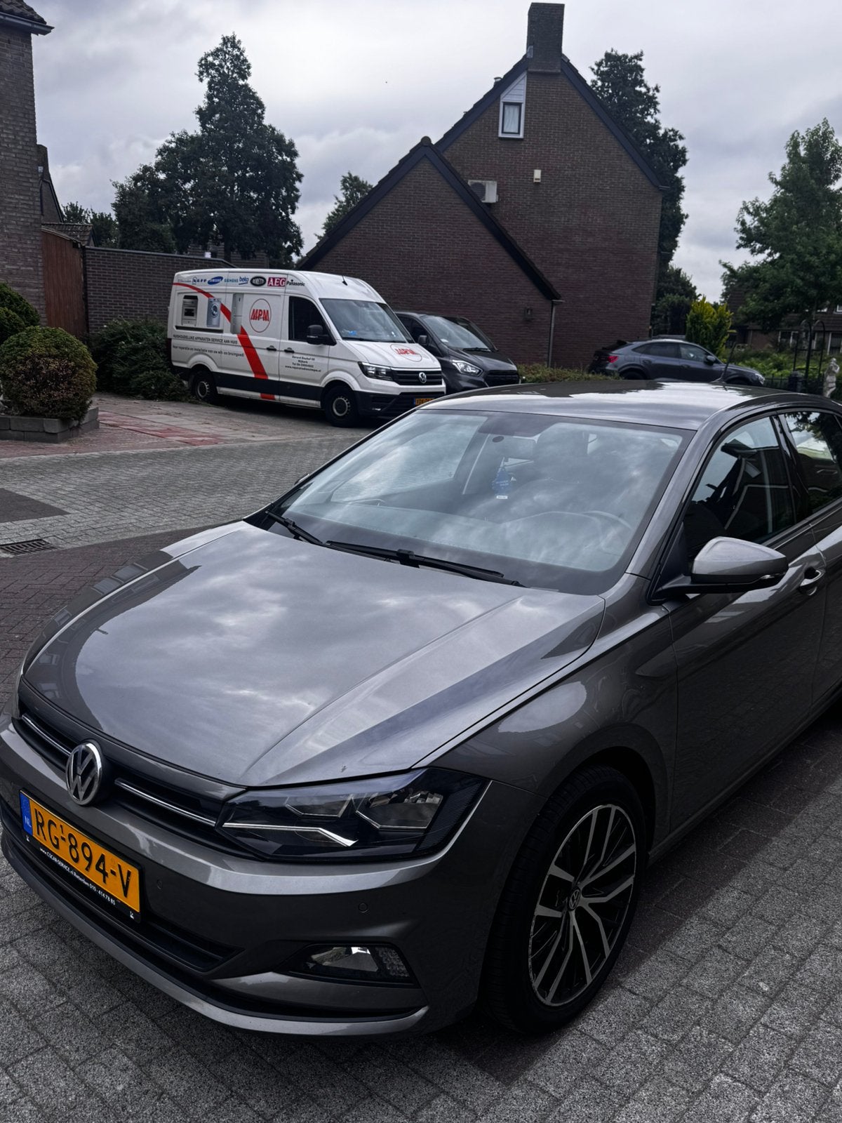 Volkswagen Polo 1.0 TSI 70KW 5D BMT Dsg-7 2017 Grijs, Auto's, Voorwielaandrijving, 40 €/maand, 23 km/l, Origineel Nederlands