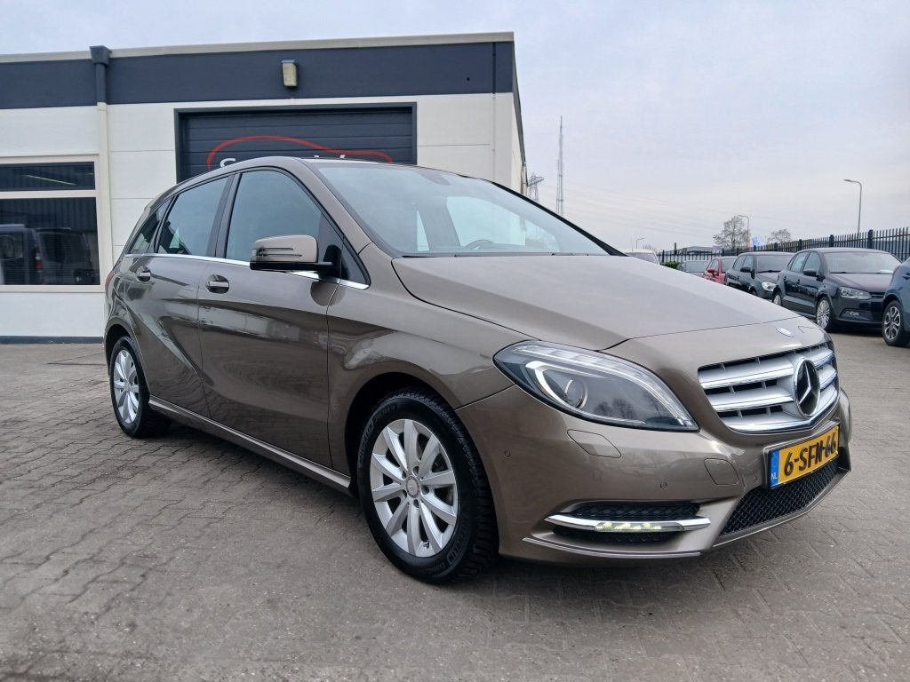 Mercedes-Benz B-Klasse 180 Topstaat/Leer/Automaat/Stoelverwa, 1325 kg, Gebruikt, 4 cilinders, Automatische klimaatregeling