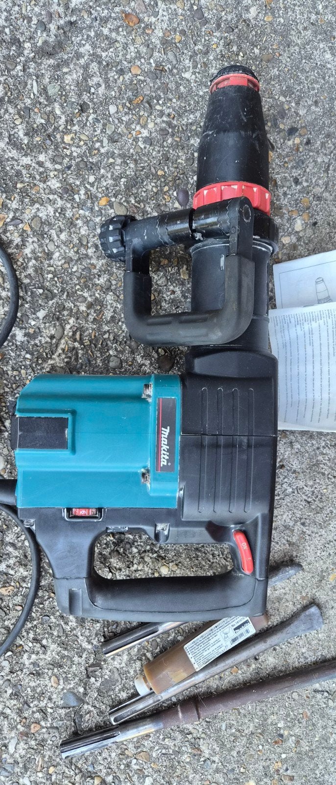 Te koop: een Makita breekhamer, 1X GEBRUIKT type HM1202C., Doe-het-zelf en Verbouw, Gereedschap | Boormachines, Ophalen of Verzenden