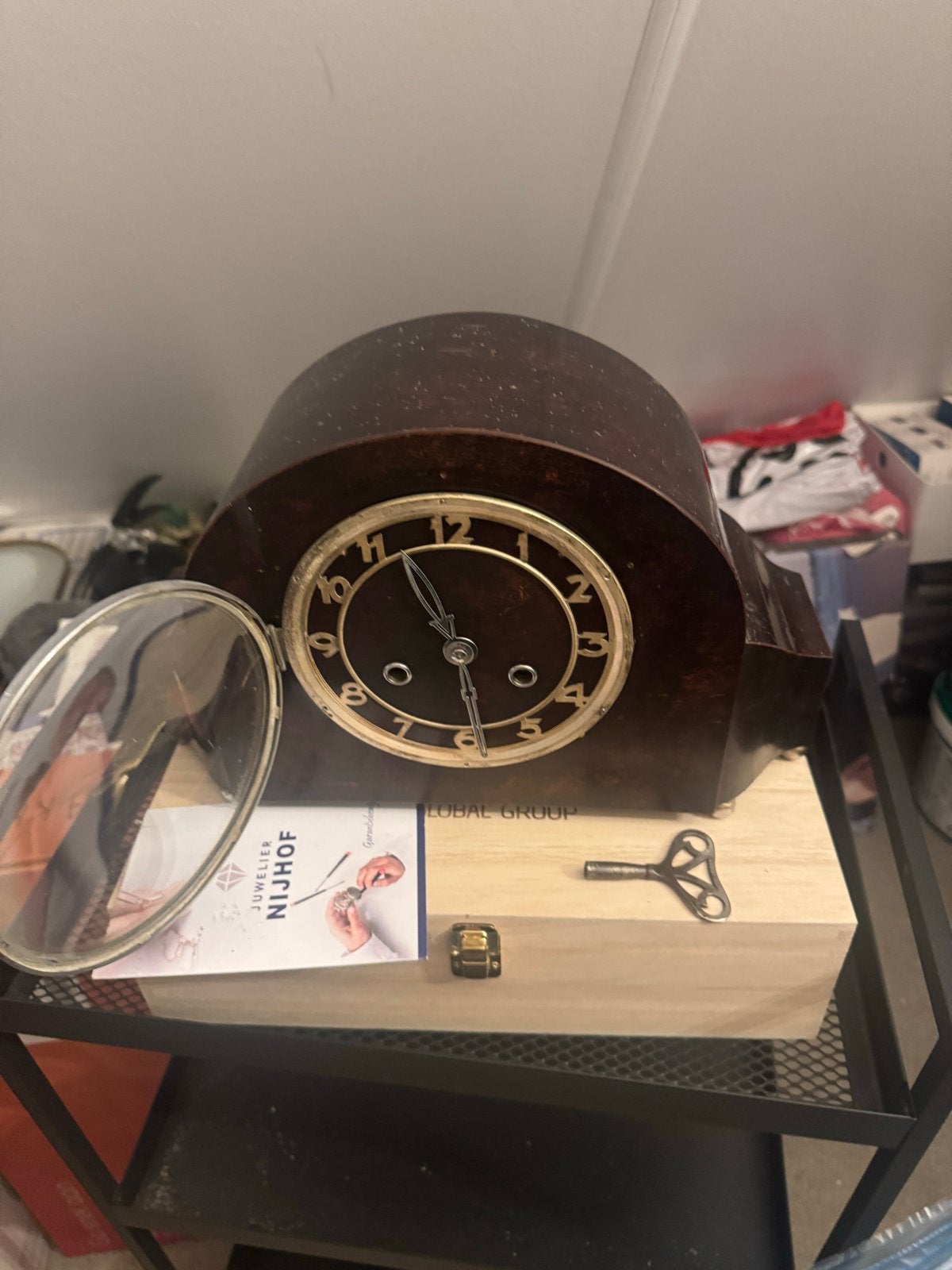 Antieke tafelklok met opwindsleutel, Antiek en Kunst, Antiek | Klokken, Ophalen of Verzenden