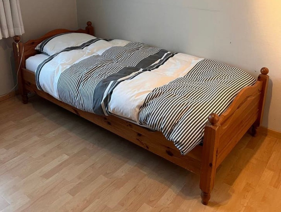 Houten eenpersoonsbed | Hunsel, Huis en Inrichting, Slaapkamer | Complete slaapkamers, Ophalen, Zo goed als nieuw, Eenpersoons