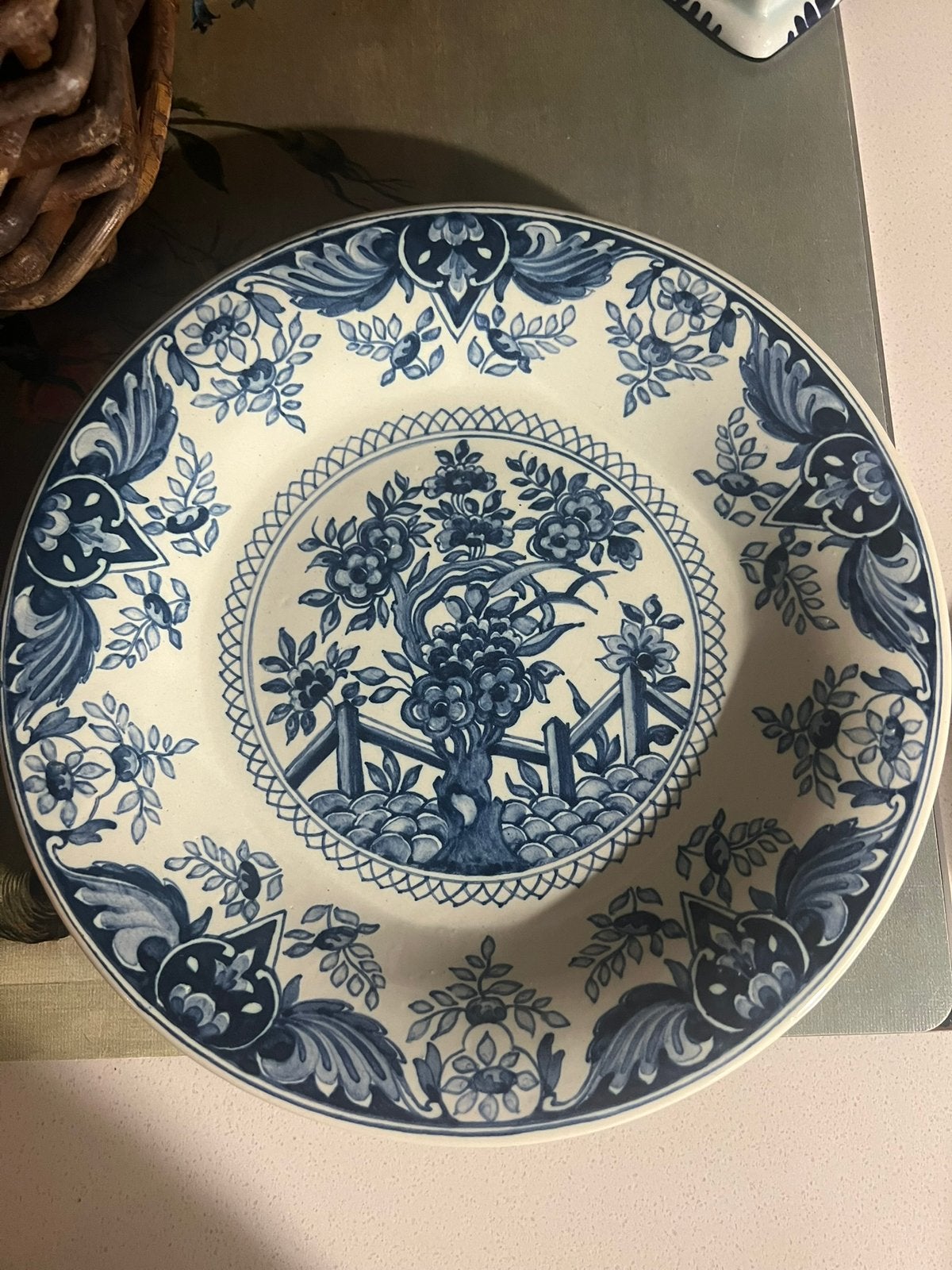 Antiek wandbord, gemerkt op achterkant. 24 cm. Delfts Blauw., Ophalen of Verzenden