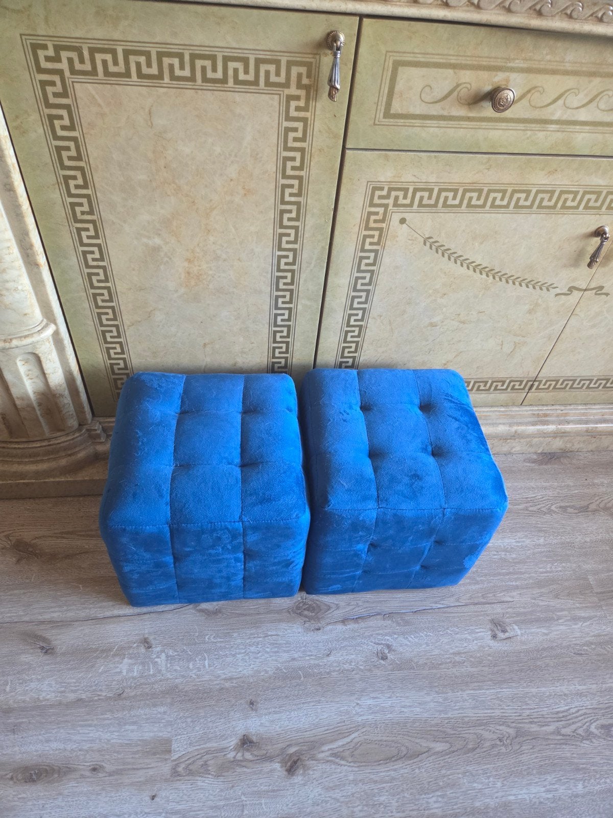 2 nieuwe poeven fluweel blauw  je kan er ook op zitten, Ophalen of Verzenden, Nieuw, Rechthoekig, Minder dan 50 cm